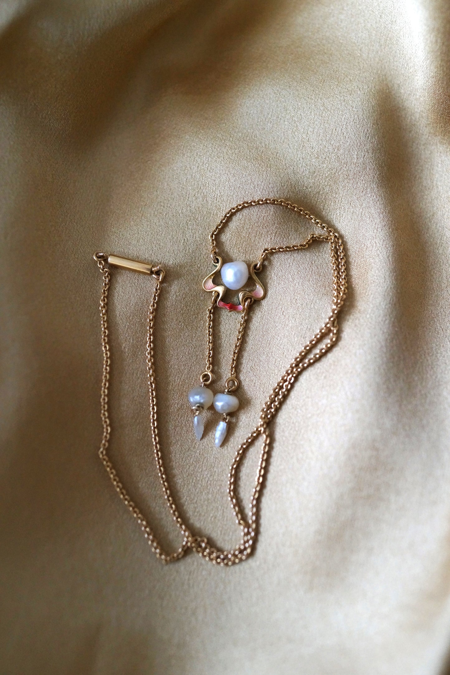 Art Nouveau Lavalier Negligée Necklace with Pearl and Enamel