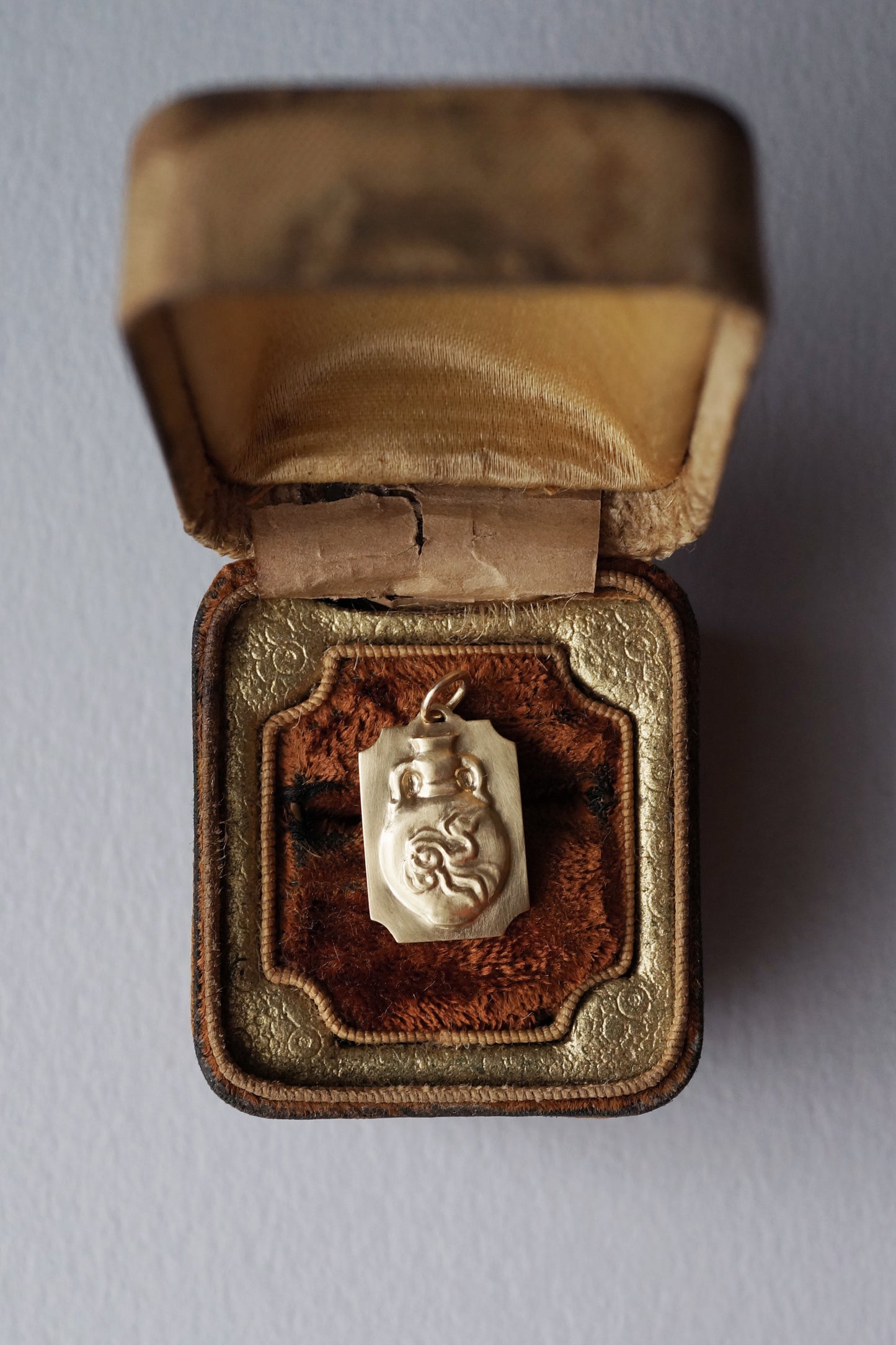 Relievo Pendant - Baoyueping