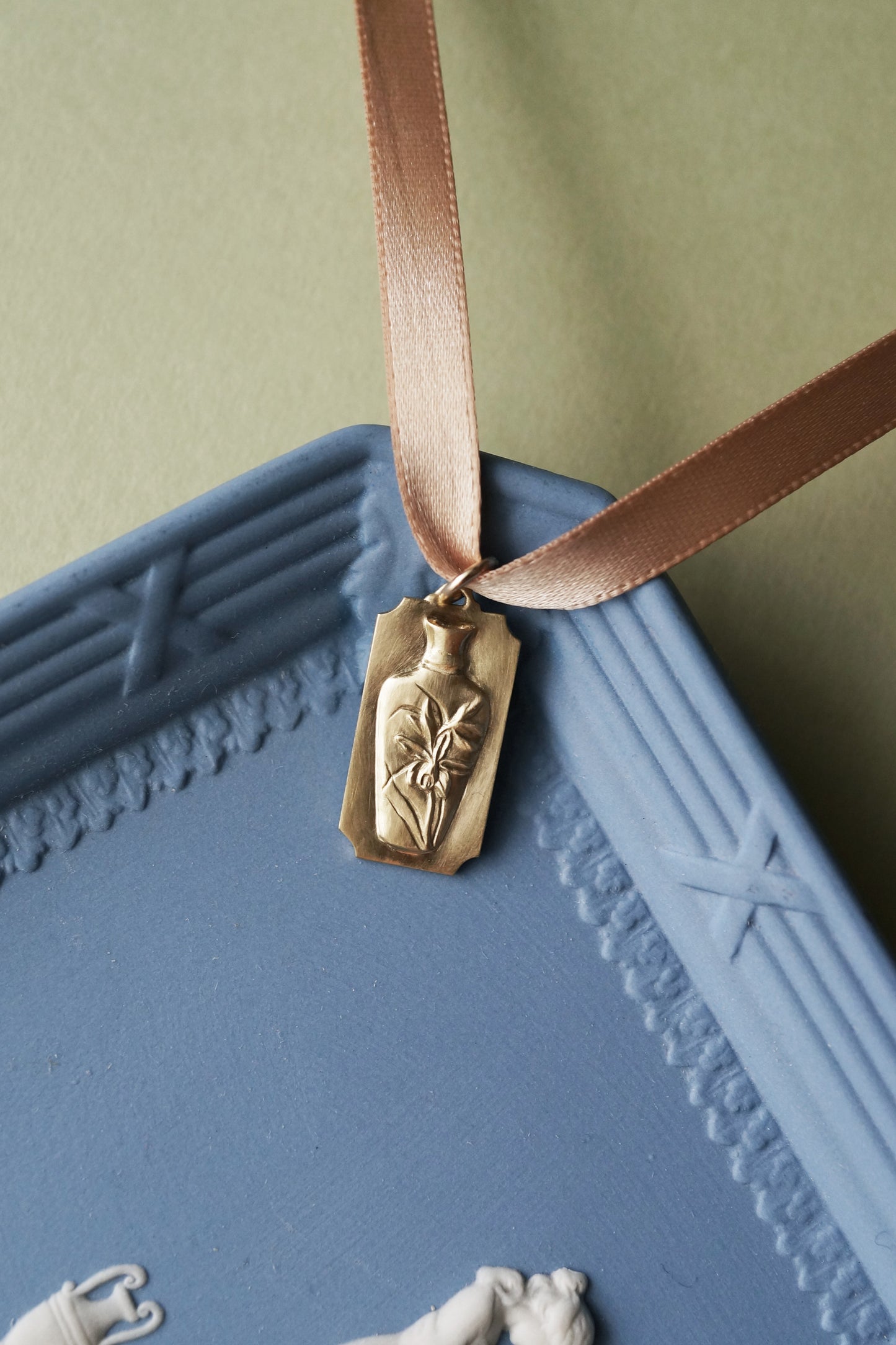 Relievo Pendant - Orchid Ping
