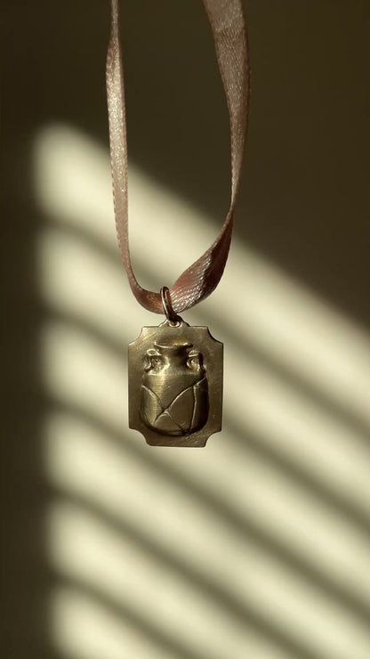 Relievo Pendant - Kintsugi Amphoriskos